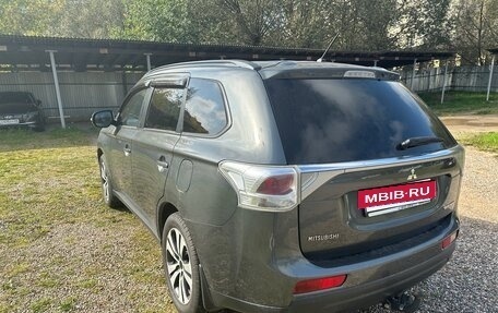 Mitsubishi Outlander III рестайлинг 3, 2013 год, 1 700 000 рублей, 4 фотография