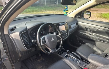 Mitsubishi Outlander III рестайлинг 3, 2013 год, 1 700 000 рублей, 18 фотография