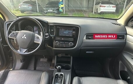 Mitsubishi Outlander III рестайлинг 3, 2013 год, 1 700 000 рублей, 10 фотография