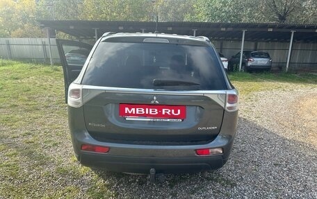 Mitsubishi Outlander III рестайлинг 3, 2013 год, 1 700 000 рублей, 3 фотография