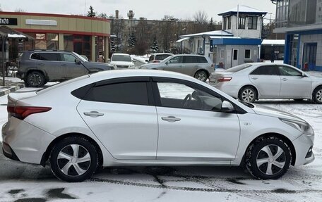 Hyundai Solaris II рестайлинг, 2017 год, 1 010 000 рублей, 2 фотография