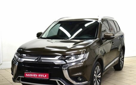 Mitsubishi Outlander III рестайлинг 3, 2019 год, 2 430 000 рублей, 1 фотография