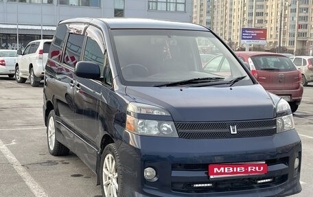 Toyota Voxy II, 2005 год, 1 190 000 рублей, 1 фотография