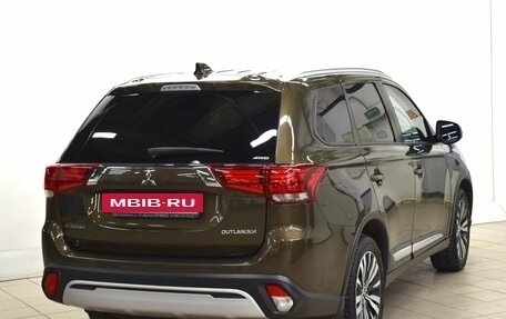 Mitsubishi Outlander III рестайлинг 3, 2019 год, 2 430 000 рублей, 4 фотография