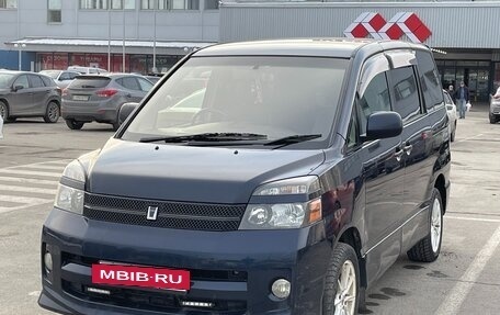 Toyota Voxy II, 2005 год, 1 190 000 рублей, 2 фотография