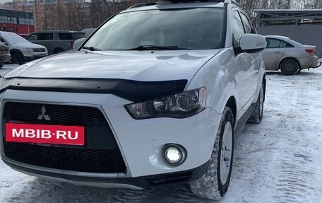 Mitsubishi Outlander III рестайлинг 3, 2010 год, 960 000 рублей, 3 фотография