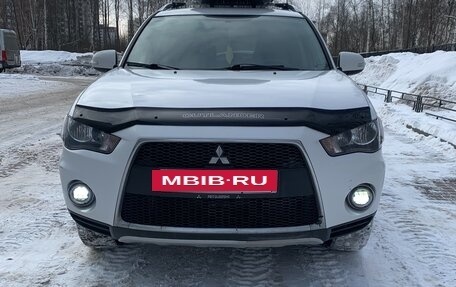 Mitsubishi Outlander III рестайлинг 3, 2010 год, 960 000 рублей, 2 фотография