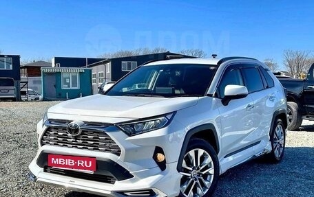 Toyota RAV4, 2020 год, 3 650 000 рублей, 14 фотография