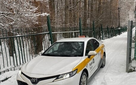 Toyota Camry, 2019 год, 2 000 000 рублей, 3 фотография