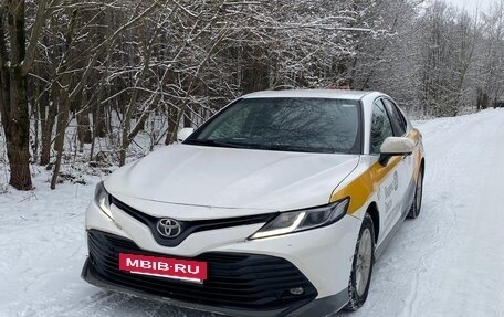 Toyota Camry, 2019 год, 2 000 000 рублей, 20 фотография