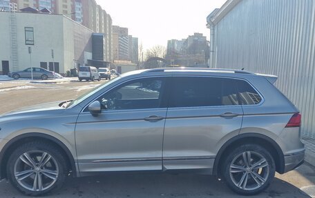 Volkswagen Tiguan II, 2018 год, 2 100 000 рублей, 4 фотография