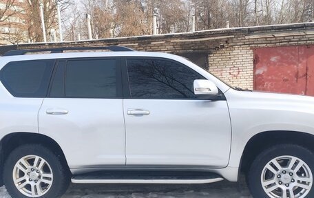 Toyota Land Cruiser Prado 150 рестайлинг 2, 2011 год, 3 000 000 рублей, 4 фотография