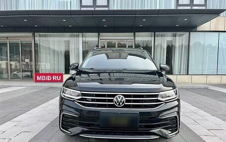 Volkswagen Tiguan II, 2022 год, 2 910 500 рублей, 2 фотография