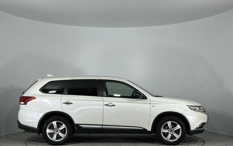 Mitsubishi Outlander III рестайлинг 3, 2017 год, 1 820 000 рублей, 4 фотография