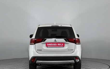 Mitsubishi Outlander III рестайлинг 3, 2017 год, 1 820 000 рублей, 6 фотография