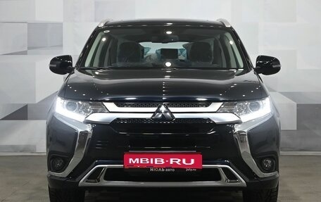 Mitsubishi Outlander III рестайлинг 3, 2022 год, 3 620 000 рублей, 2 фотография