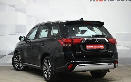 Mitsubishi Outlander III рестайлинг 3, 2022 год, 3 620 000 рублей, 4 фотография