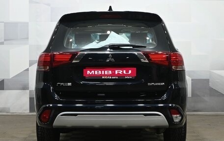 Mitsubishi Outlander III рестайлинг 3, 2022 год, 3 620 000 рублей, 5 фотография