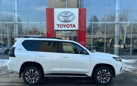 Toyota Land Cruiser Prado 150 рестайлинг 2, 2022 год, 7 350 000 рублей, 4 фотография