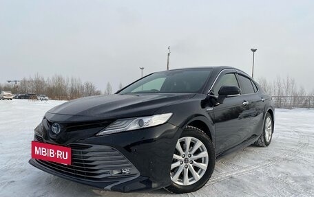 Toyota Camry, 2019 год, 2 600 000 рублей, 2 фотография