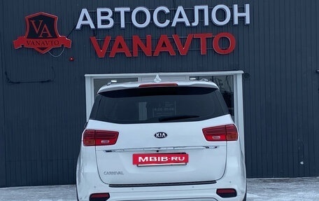 KIA Carnival III, 2019 год, 2 890 000 рублей, 7 фотография