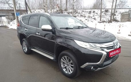 Mitsubishi Pajero Sport III рестайлинг, 2017 год, 2 570 000 рублей, 3 фотография