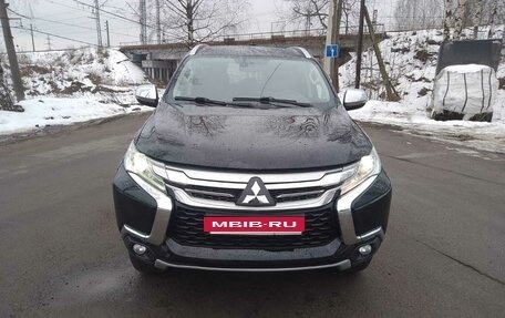 Mitsubishi Pajero Sport III рестайлинг, 2017 год, 2 570 000 рублей, 6 фотография