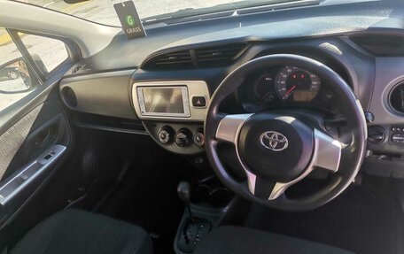 Toyota Vitz, 2014 год, 900 000 рублей, 11 фотография