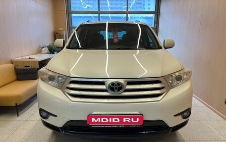 Toyota Highlander III, 2012 год, 2 199 000 рублей, 2 фотография