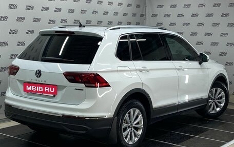 Volkswagen Tiguan II, 2021 год, 3 193 000 рублей, 2 фотография