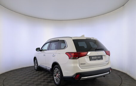 Mitsubishi Outlander III рестайлинг 3, 2016 год, 1 899 000 рублей, 7 фотография