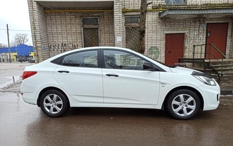 Hyundai Solaris II рестайлинг, 2011 год, 760 000 рублей, 4 фотография