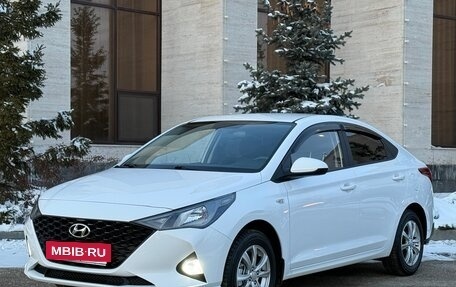 Hyundai Solaris II рестайлинг, 2021 год, 1 575 000 рублей, 6 фотография