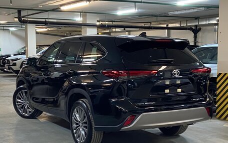 Toyota Highlander, 2024 год, 6 000 000 рублей, 4 фотография