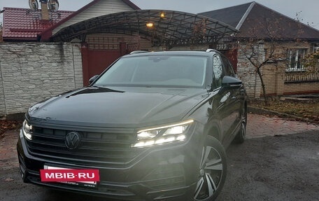 Volkswagen Touareg III, 2019 год, 4 650 000 рублей, 3 фотография