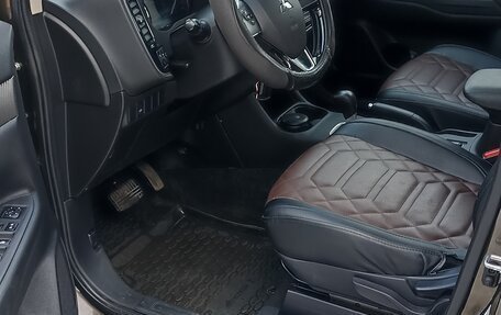 Mitsubishi Outlander III рестайлинг 3, 2015 год, 2 500 000 рублей, 8 фотография