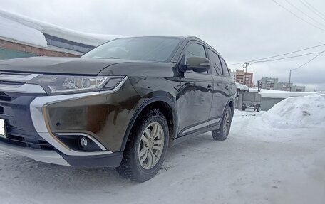 Mitsubishi Outlander III рестайлинг 3, 2015 год, 2 500 000 рублей, 13 фотография
