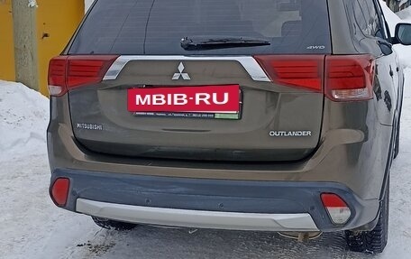 Mitsubishi Outlander III рестайлинг 3, 2015 год, 2 500 000 рублей, 6 фотография