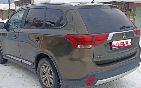 Mitsubishi Outlander III рестайлинг 3, 2015 год, 2 500 000 рублей, 3 фотография