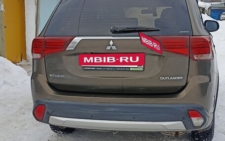 Mitsubishi Outlander III рестайлинг 3, 2015 год, 2 500 000 рублей, 2 фотография