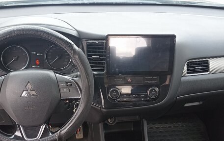 Mitsubishi Outlander III рестайлинг 3, 2015 год, 2 500 000 рублей, 17 фотография