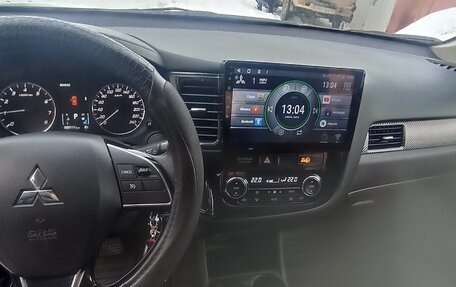 Mitsubishi Outlander III рестайлинг 3, 2015 год, 2 500 000 рублей, 16 фотография