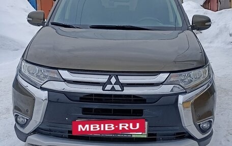 Mitsubishi Outlander III рестайлинг 3, 2015 год, 2 500 000 рублей, 18 фотография