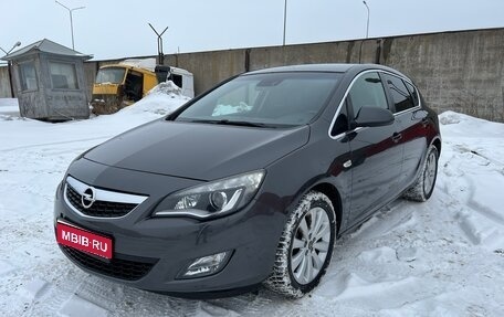 Opel Astra J, 2011 год, 870 000 рублей, 1 фотография