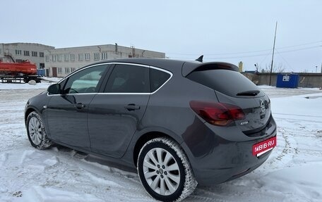 Opel Astra J, 2011 год, 870 000 рублей, 5 фотография