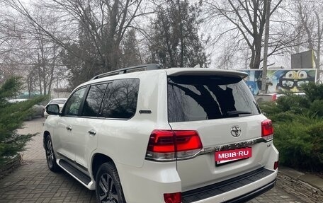 Toyota Land Cruiser 200, 2017 год, 5 750 000 рублей, 5 фотография