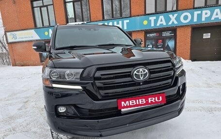 Toyota Land Cruiser 200, 2017 год, 7 850 000 рублей, 10 фотография