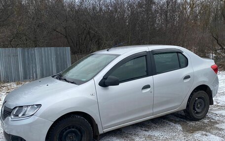 Renault Logan II, 2017 год, 650 000 рублей, 2 фотография