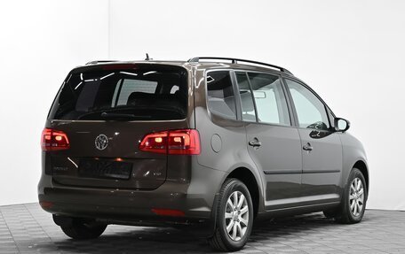 Volkswagen Touran III, 2011 год, 995 000 рублей, 4 фотография