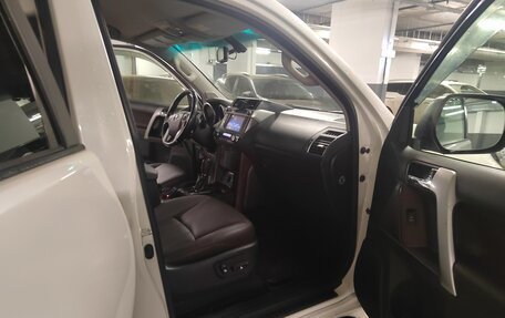 Toyota Land Cruiser Prado 150 рестайлинг 2, 2015 год, 3 950 000 рублей, 14 фотография